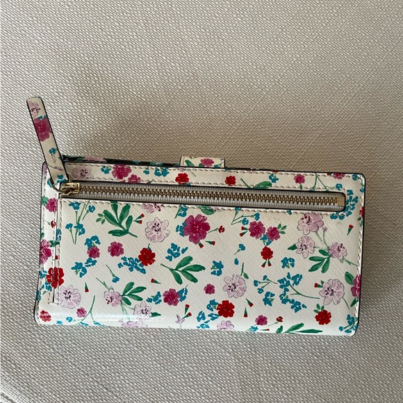 Kate Spade ♠️ Wallet - Picture 2 of 4